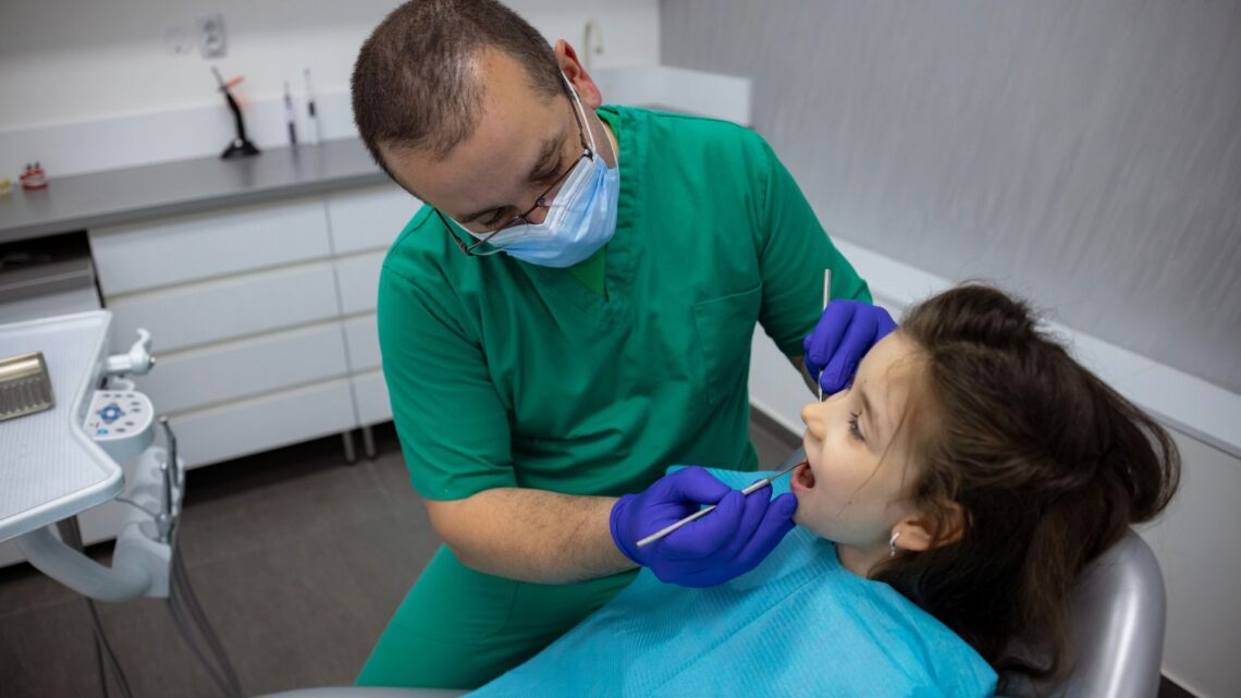 fluoryzacja zębów u dentysty